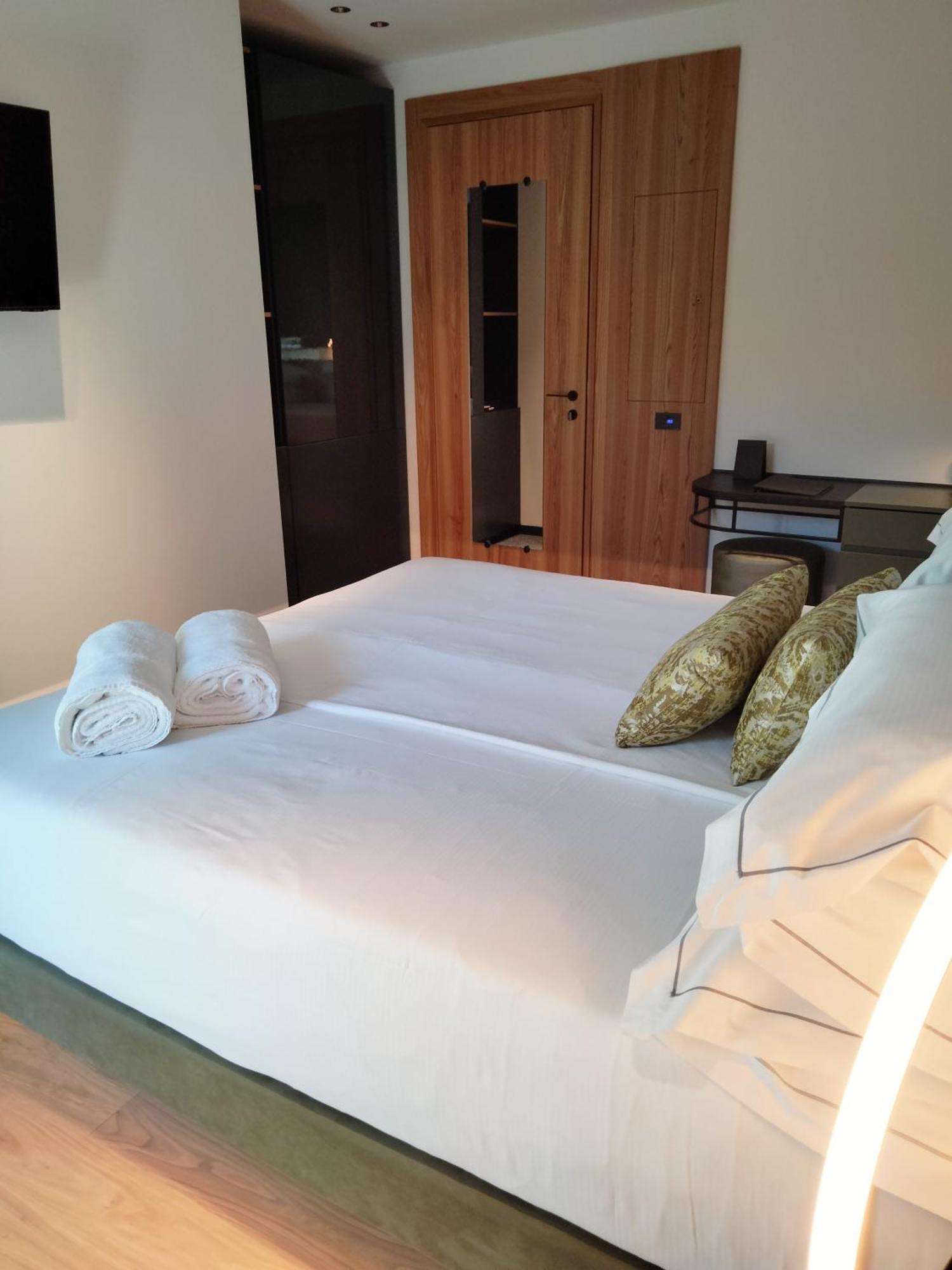 Hotel Ristorante Al Caminetto Worldhotels Crafted Adults Only Torri Del Benaco Exterior photo